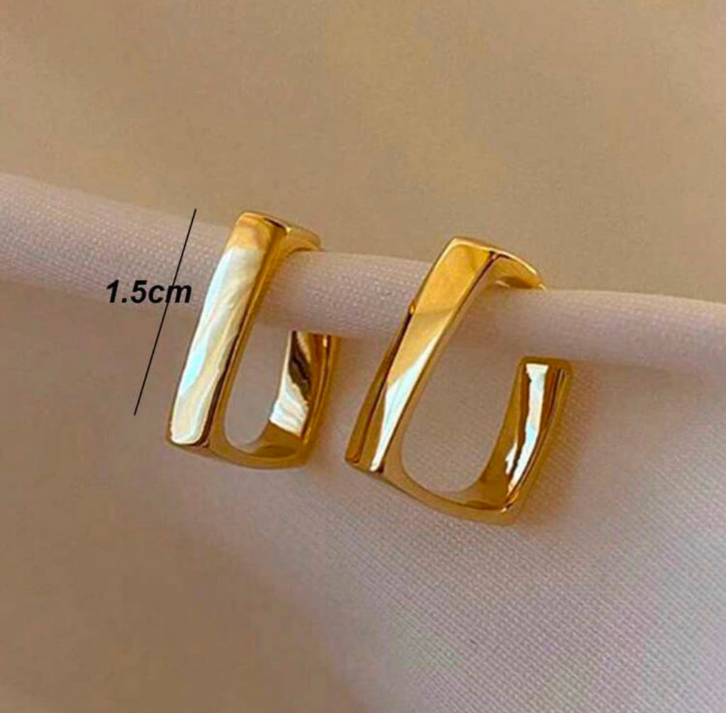 Golden Geometric Square Earrings – Modern Minimalist Gold Earrings