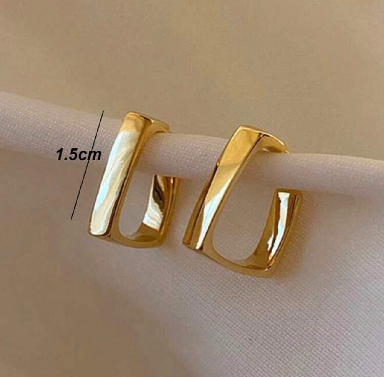 Golden Geometric Square Earrings – Modern Minimalist Gold Earrings